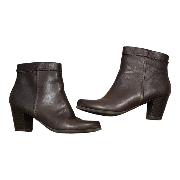 St John's Bay Women's Ankle Boots, Brown, Size 8M - Picture 2 of 5